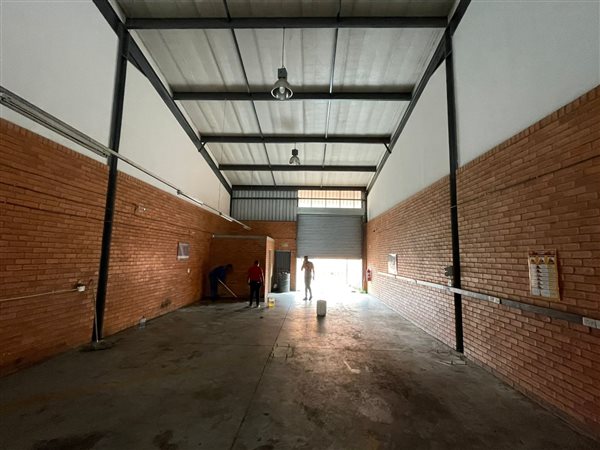 276  m² Industrial space