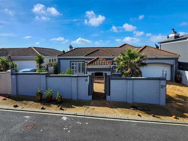4 Bedroom House 4 Bedroom House