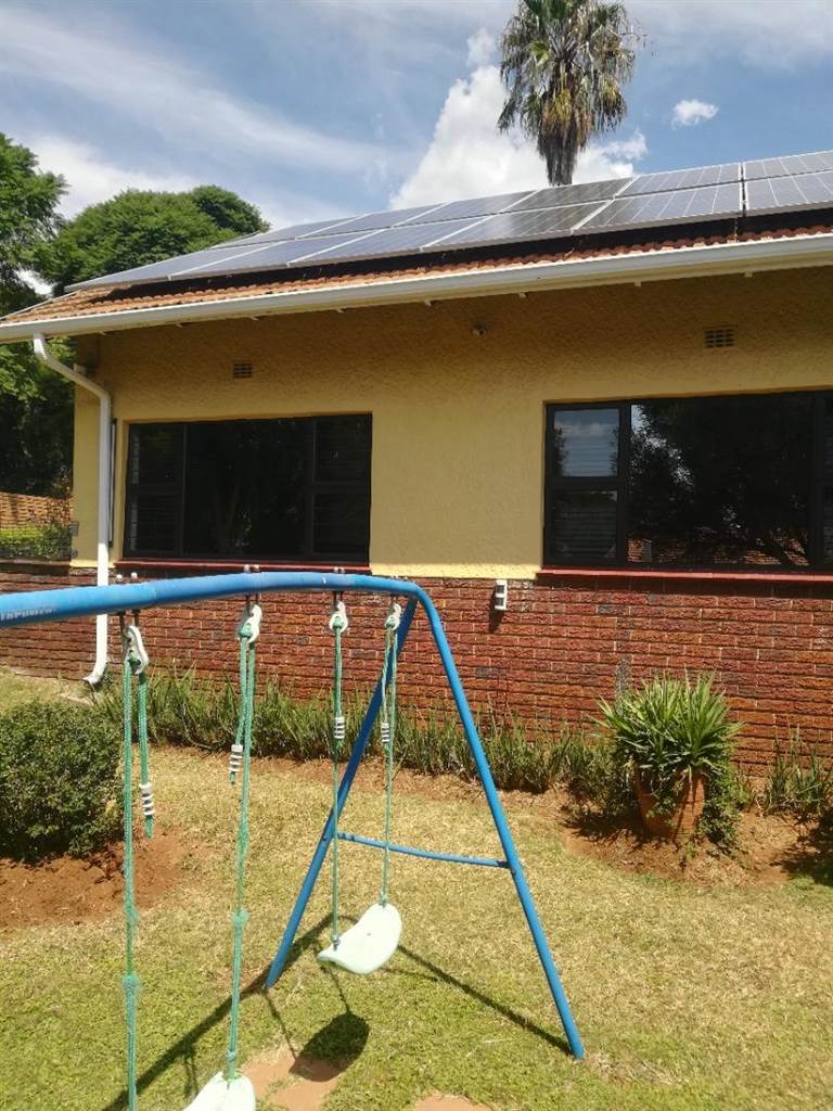 3 Bed House in Cresta photo number 3