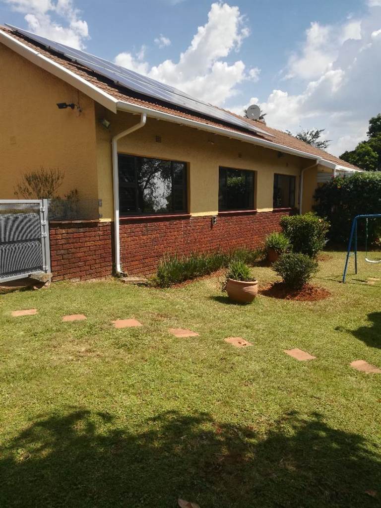 3 Bed House in Cresta photo number 4