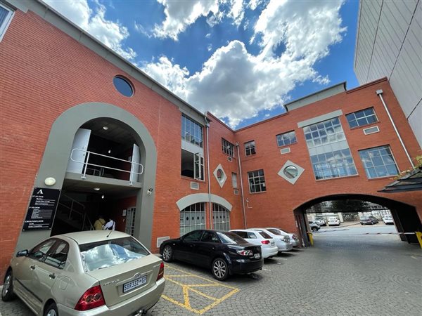 201  m² Commercial space in Parktown North