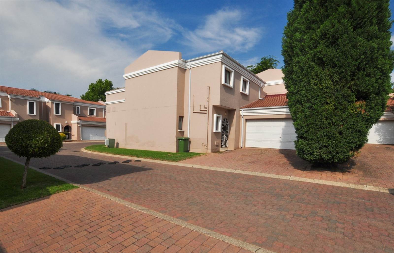 3 Bed Townhouse in Lonehill photo number 1
