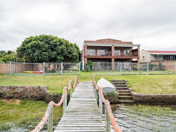 12 Bed House in Port Alfred