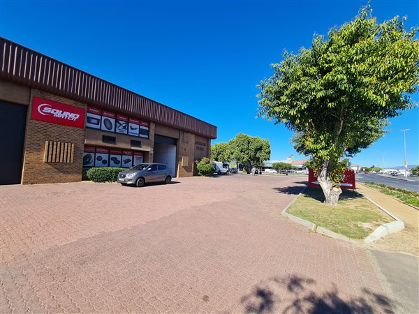 390  m² Commercial space