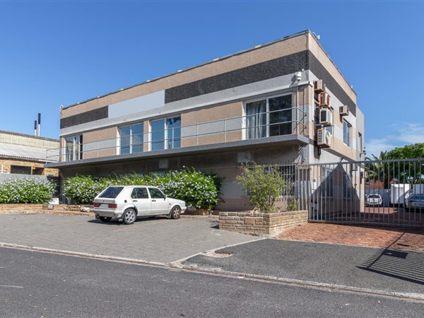 842  m² Commercial space