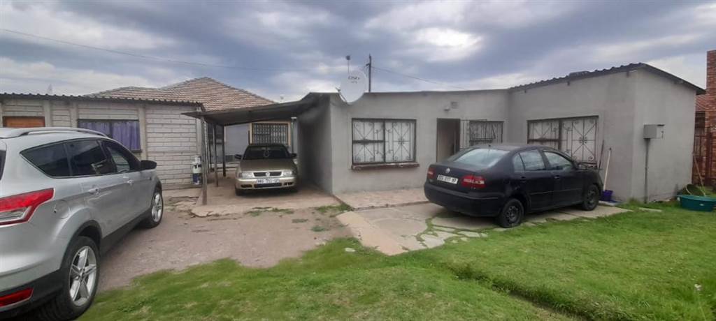 3 Bed House in Embalenhle photo number 4