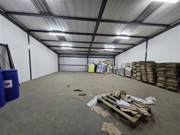 465 m² Industrial space 465 m² Industrial space