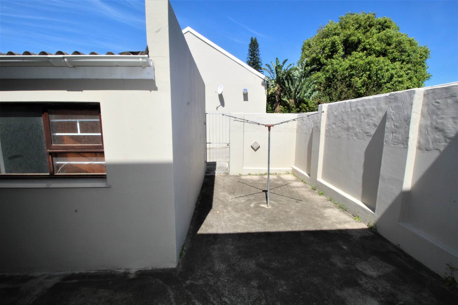 3 Bed Duplex in Beacon Bay photo number 28