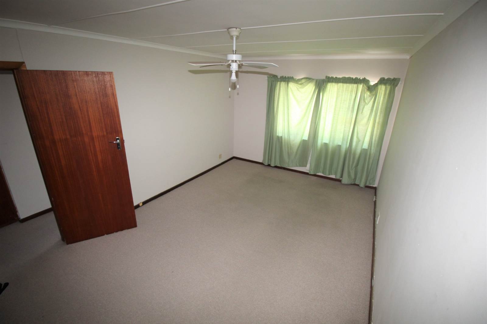 3 Bed Duplex in Beacon Bay photo number 20
