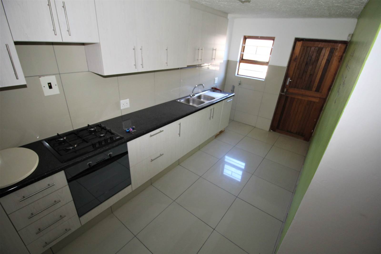 3 Bed Duplex in Beacon Bay photo number 8
