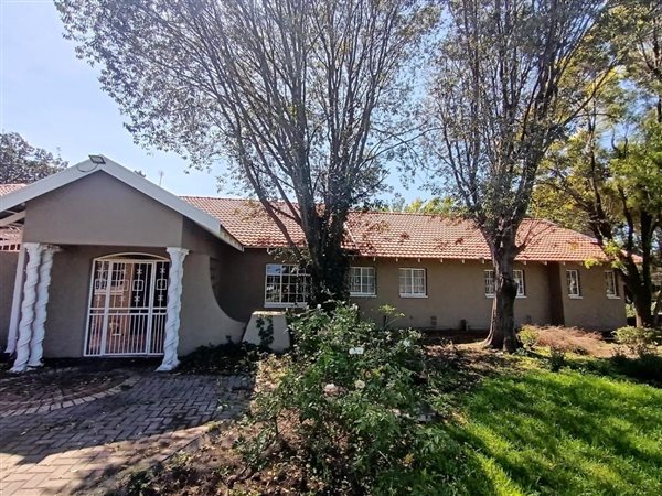 4 Bedroom House 4 Bedroom House