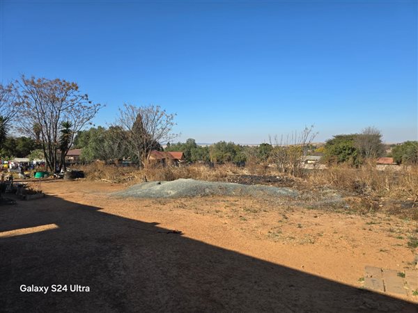 8 600 m² Land