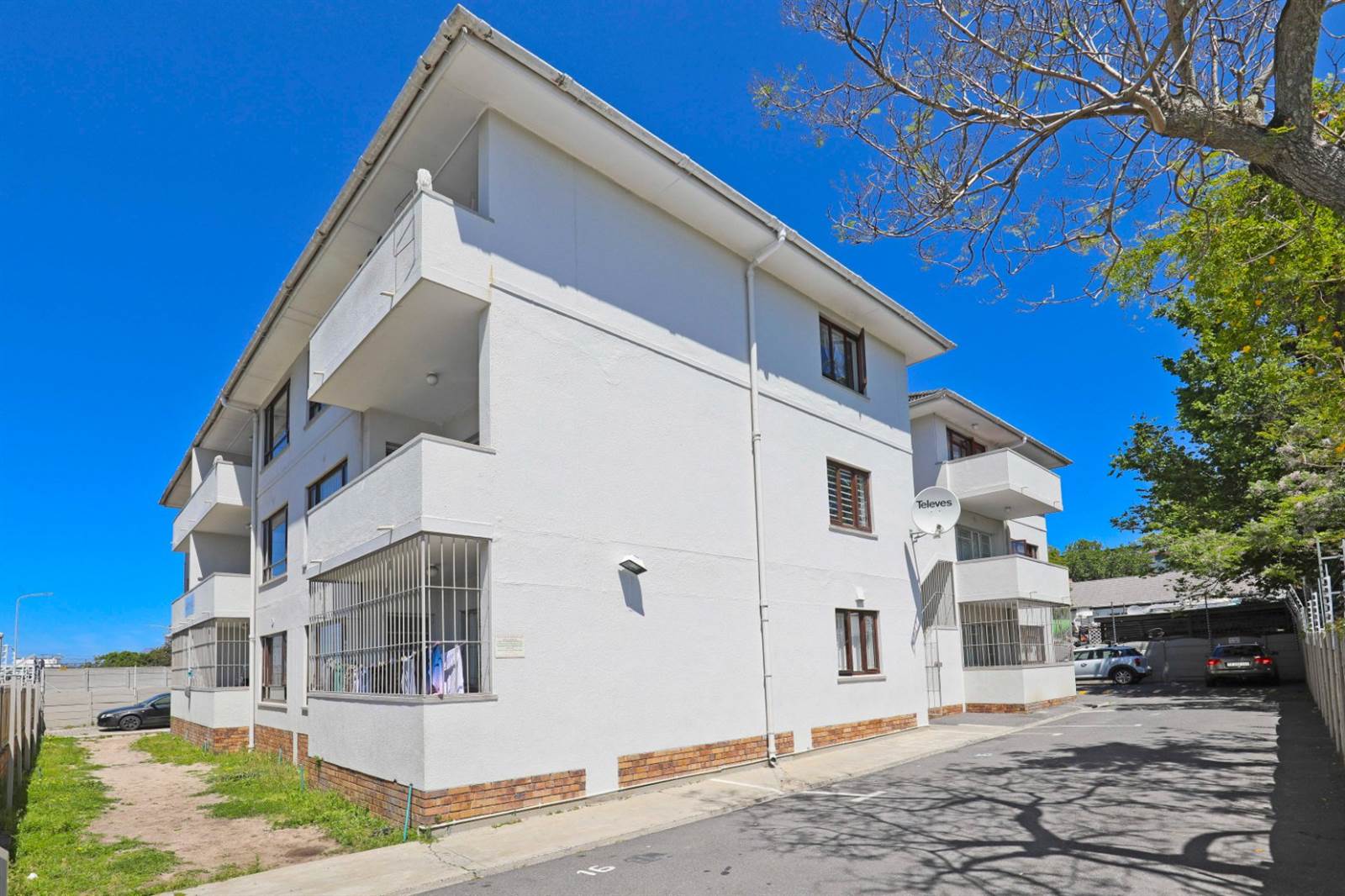 2 Bed Flat in Wynberg photo number 19