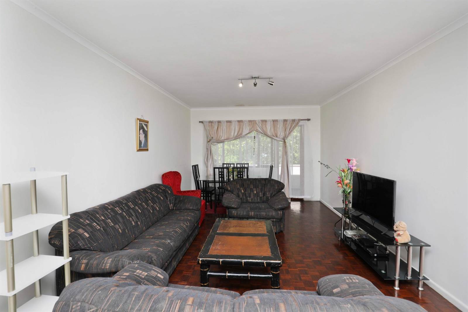 2 Bed Flat in Wynberg photo number 1