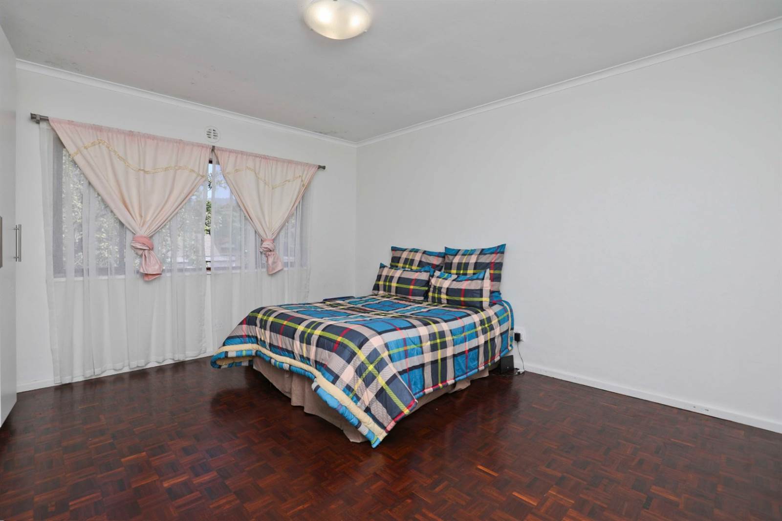 2 Bed Flat in Wynberg photo number 7