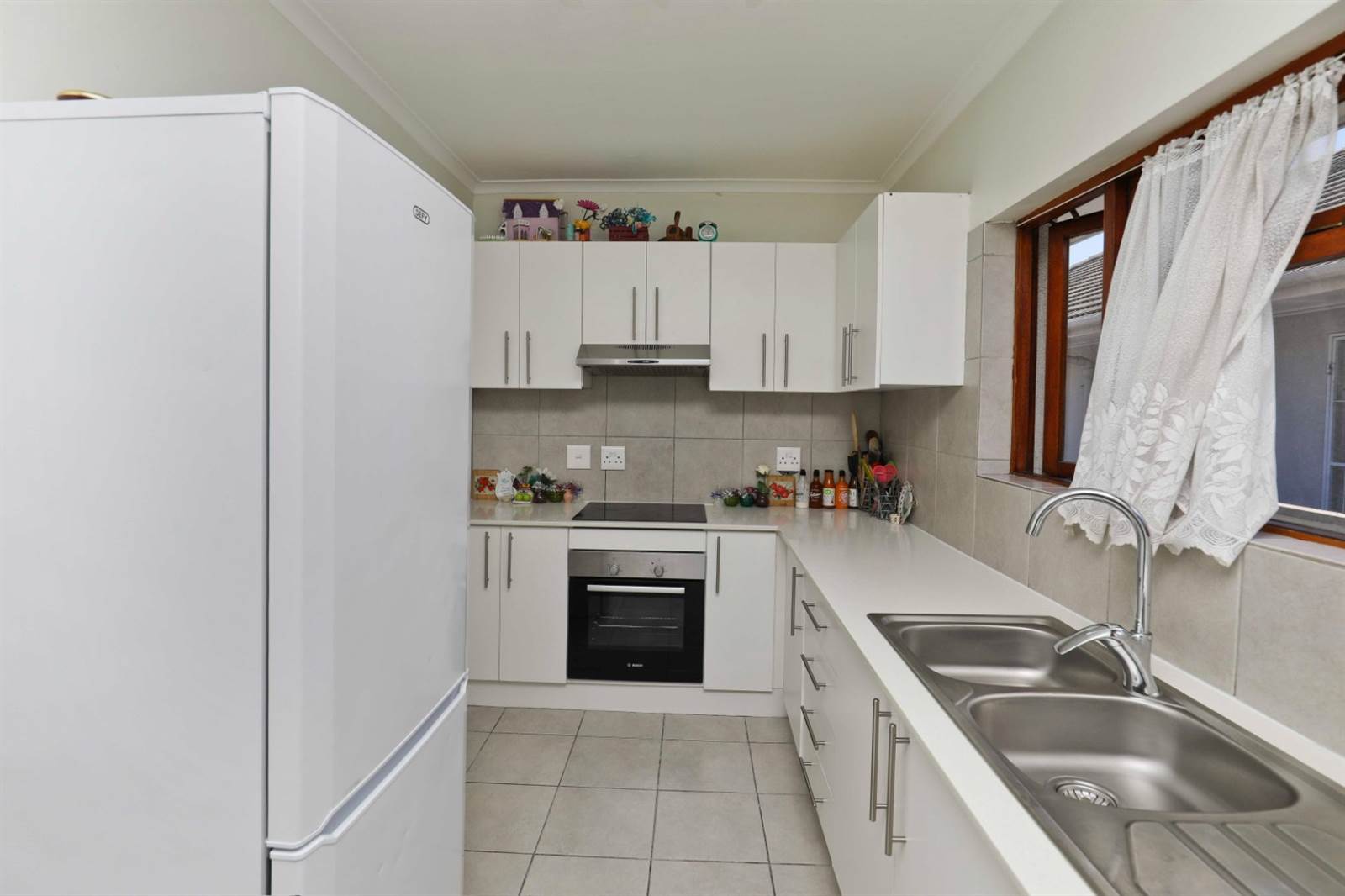 2 Bed Flat in Wynberg photo number 9