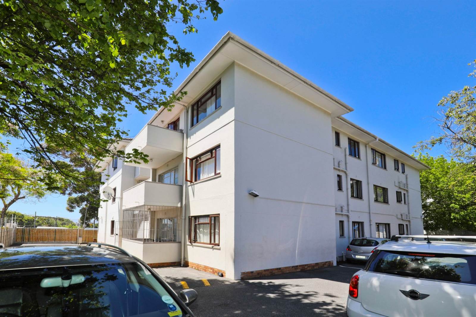 2 Bed Flat in Wynberg photo number 25