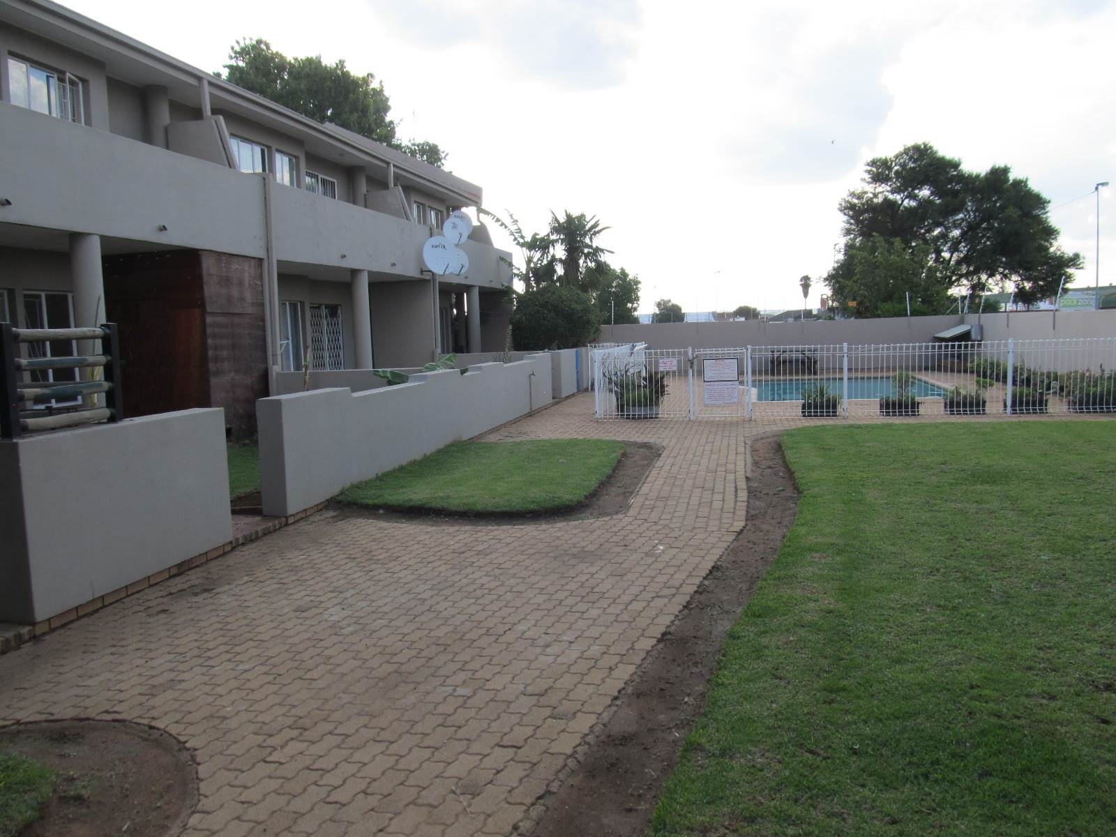 2 Bed Apartment in Bronkhorstspruit photo number 17
