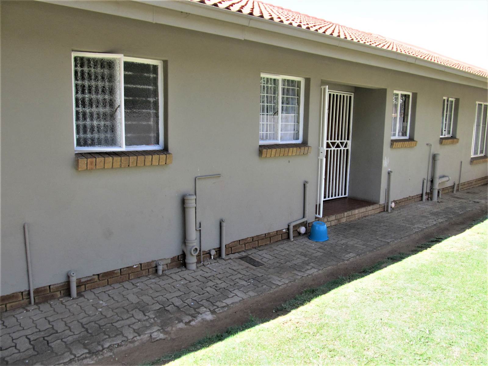 2 Bed Apartment in Bronkhorstspruit photo number 3