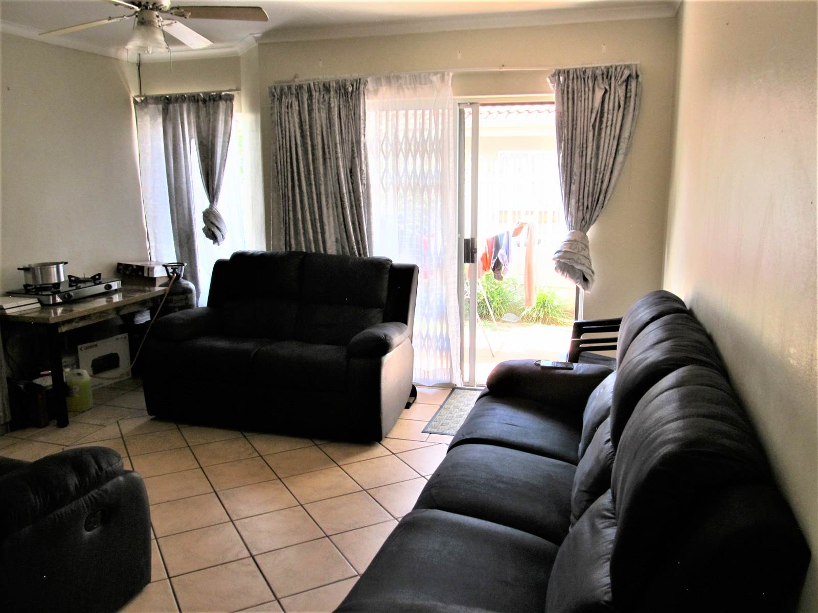 2 Bed Apartment in Bronkhorstspruit photo number 11