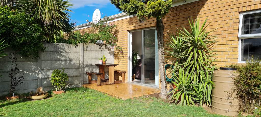 2 Bed Townhouse in Oakglen photo number 14
