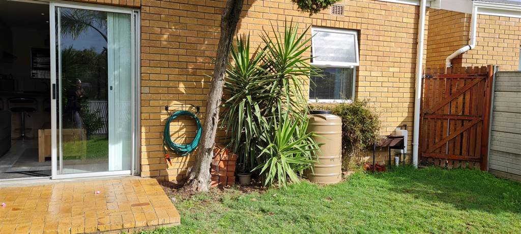 2 Bed Townhouse in Oakglen photo number 15