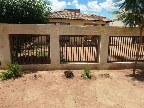 5 Bedroom House 5 Bedroom House