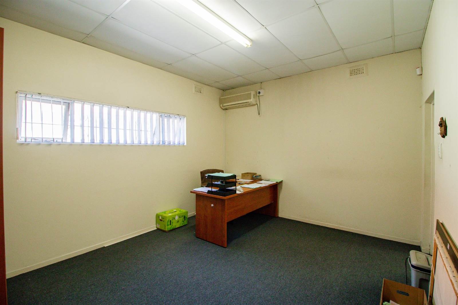 300  m² Commercial space in Southernwood photo number 16