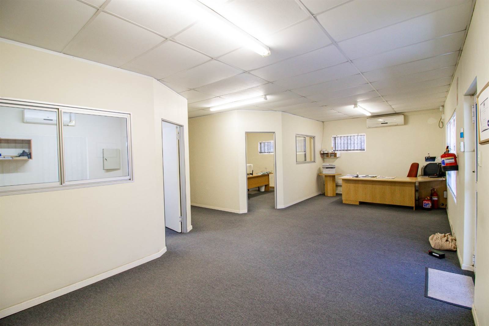 300  m² Commercial space in Southernwood photo number 21