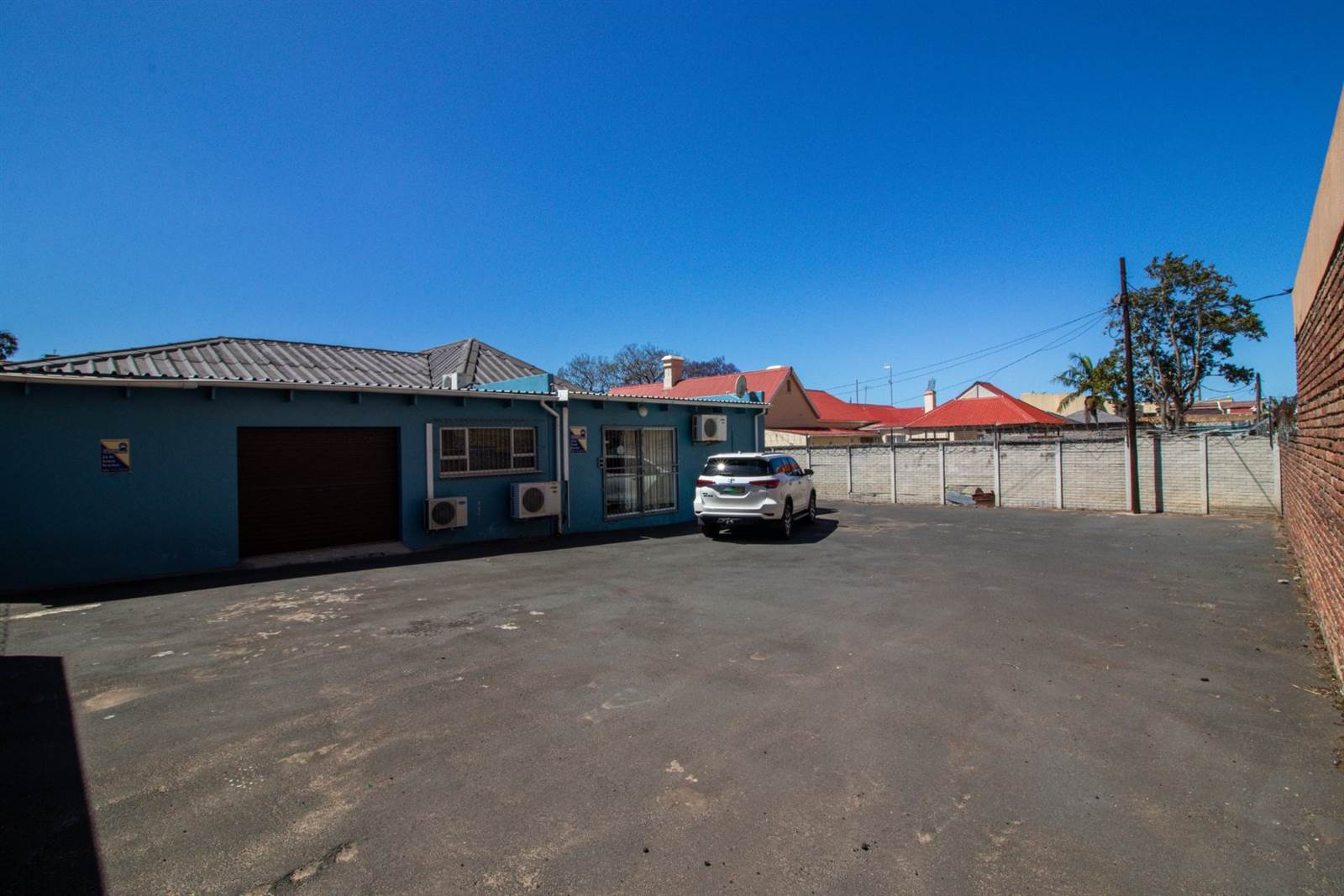 300  m² Commercial space in Southernwood photo number 1