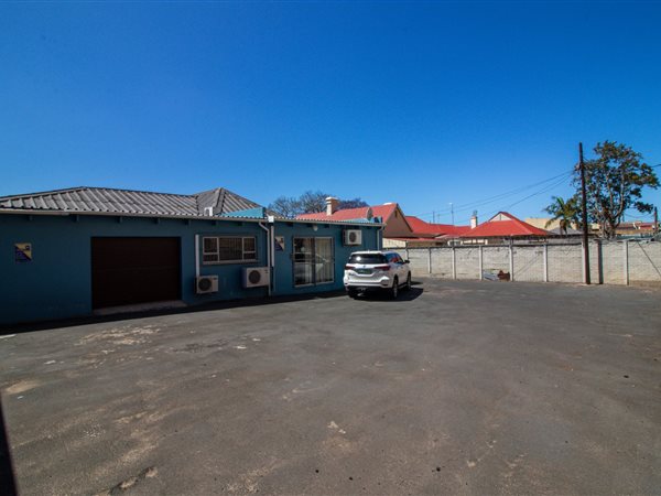 300  m² Commercial space in Southernwood