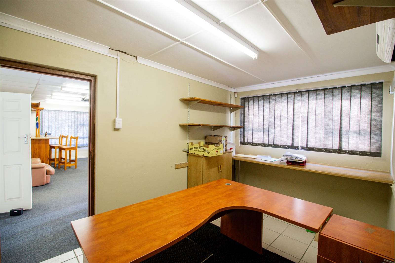300  m² Commercial space in Southernwood photo number 6