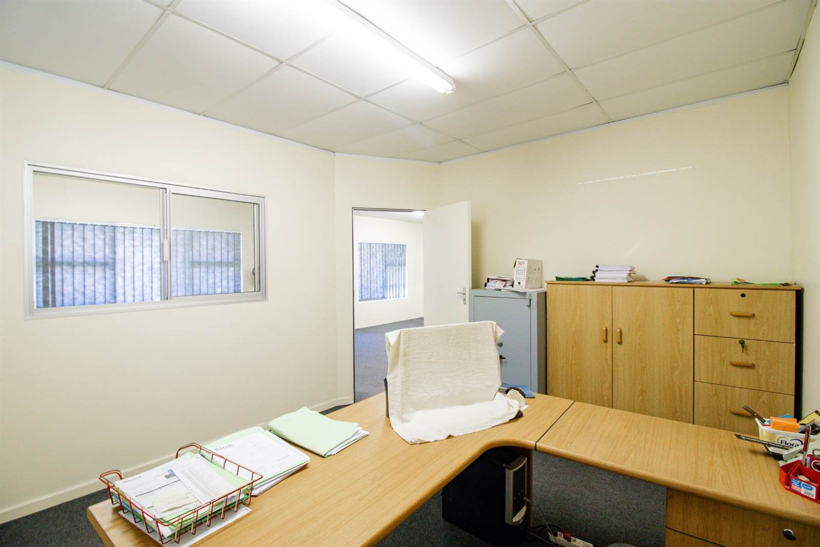 300  m² Commercial space in Southernwood photo number 25