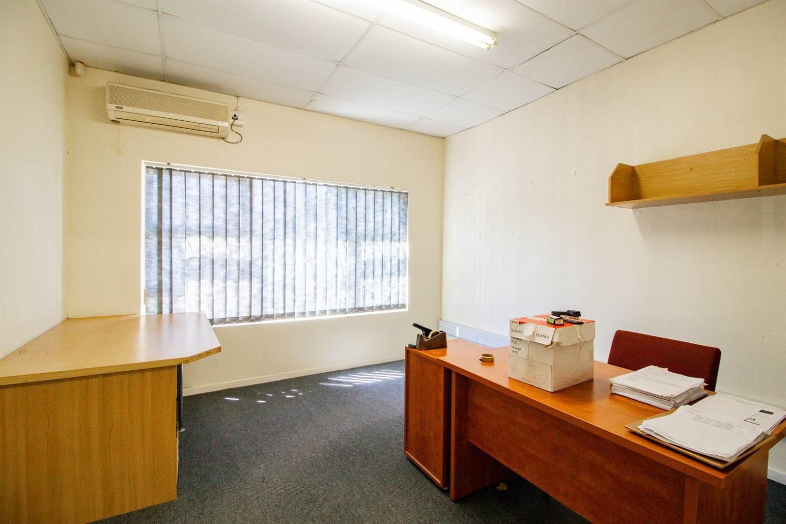 300  m² Commercial space in Southernwood photo number 18