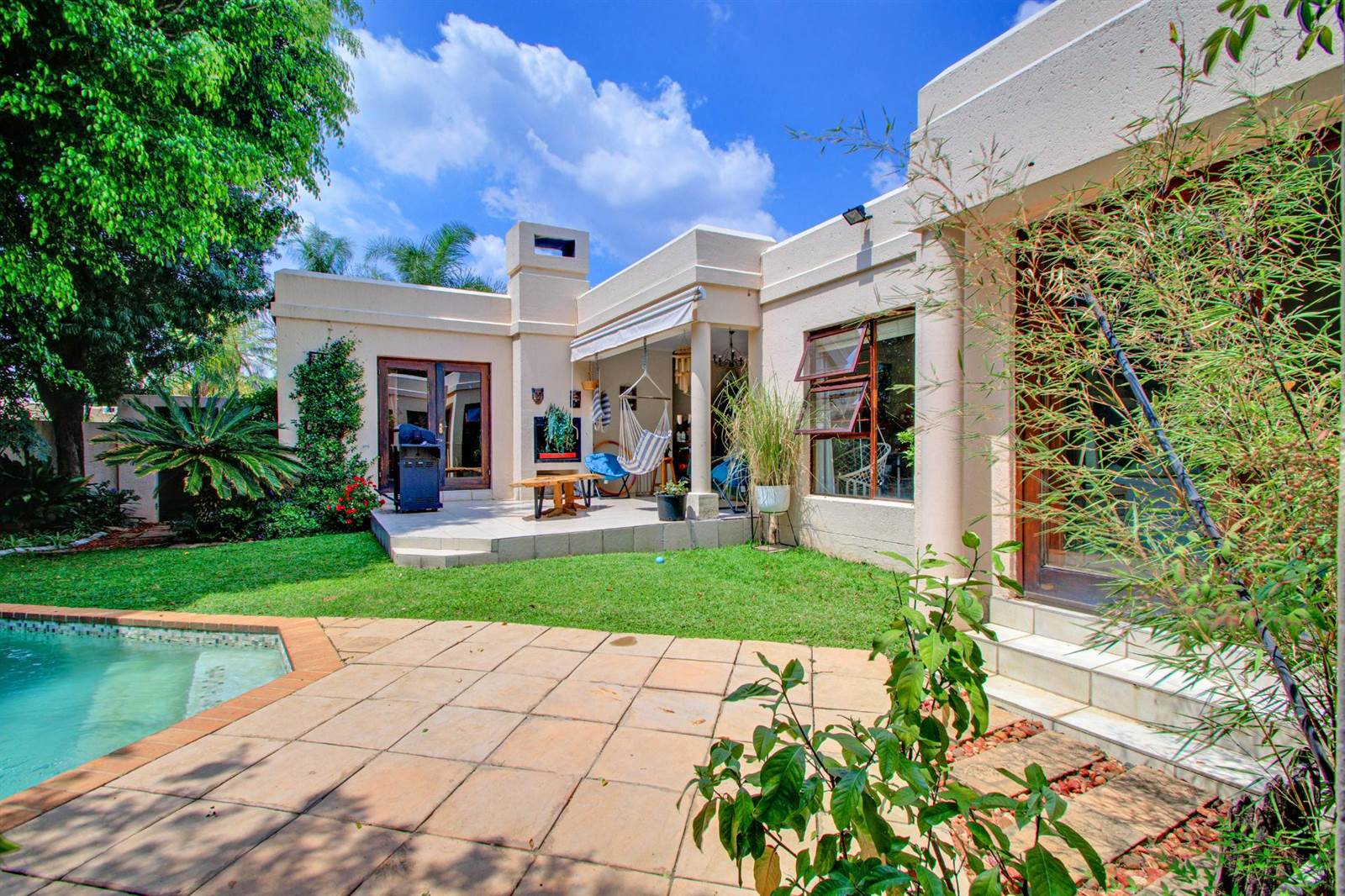3 Bed House in Lonehill photo number 17