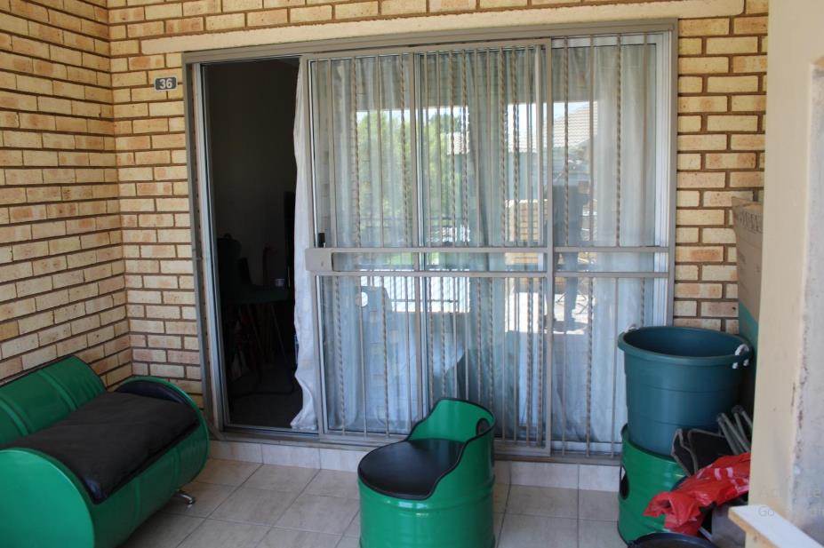 2 Bed Townhouse in Kempton Park Central photo number 11