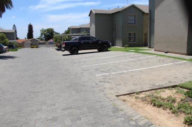 2 Bed Townhouse in Kempton Park Central photo number 10