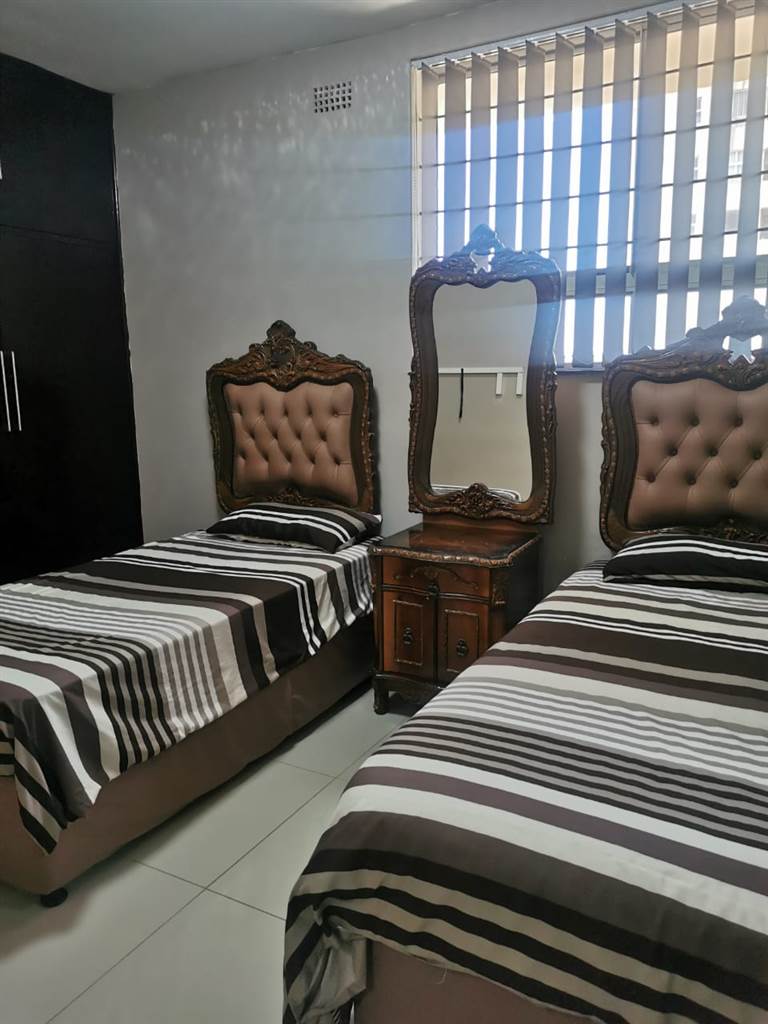 2 Bed Flat in Amanzimtoti photo number 2