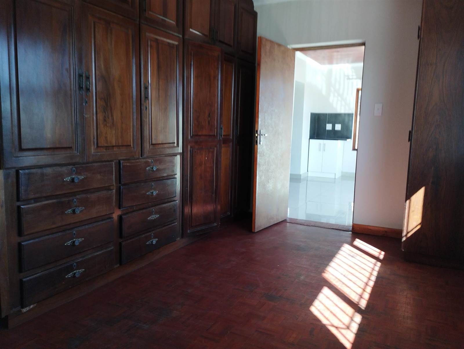 3 Bed Apartment in Parow photo number 3