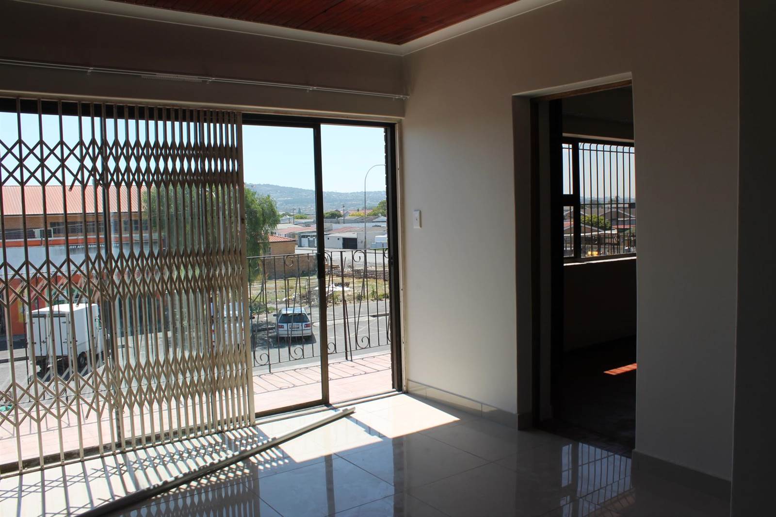 3 Bed Apartment in Parow photo number 1