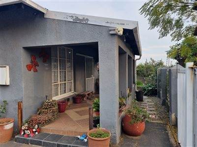 3 Bed House in Alberton photo number 4