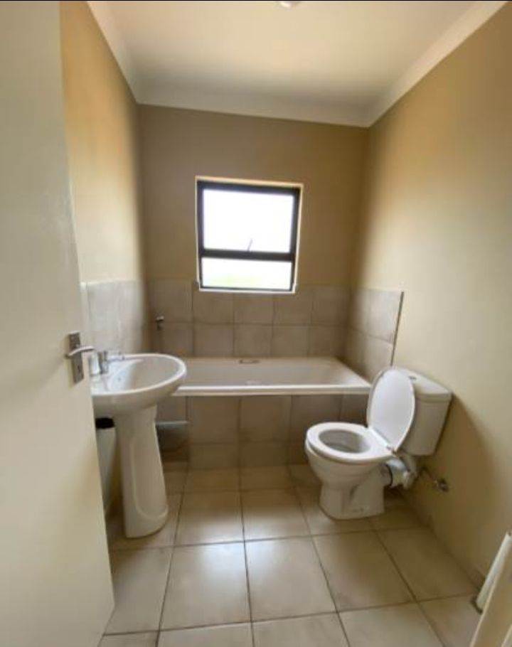 3 Bed Townhouse in Meyerton photo number 10