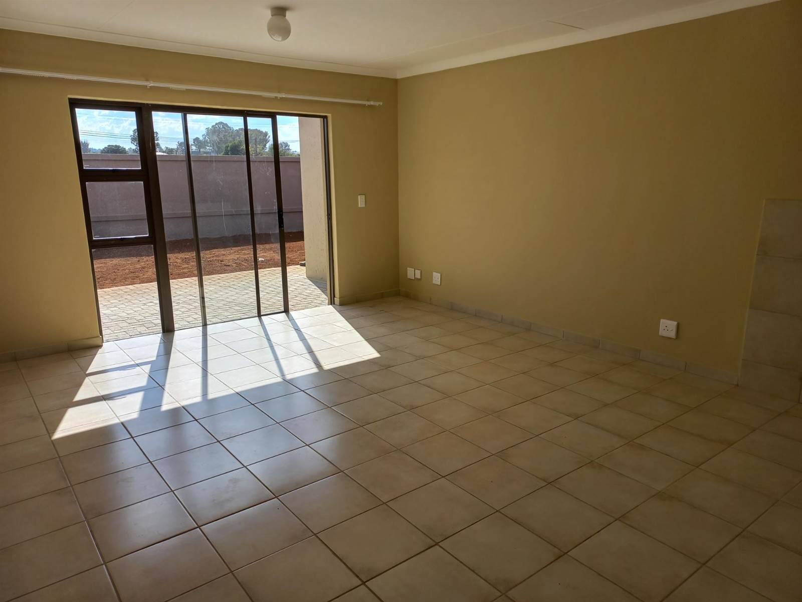 3 Bed Townhouse in Meyerton photo number 1