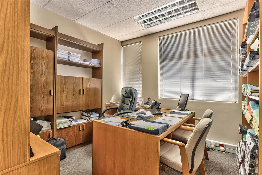369  m² Office Space in Century City photo number 9