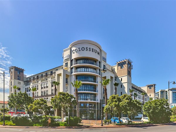 369  m² Office Space in Century City