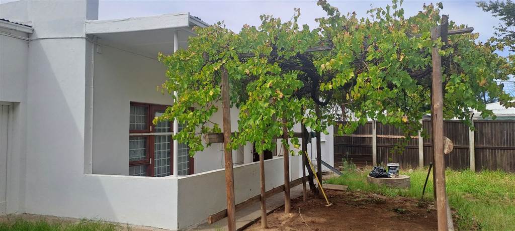3 Bed House in Graaff Reinet photo number 19