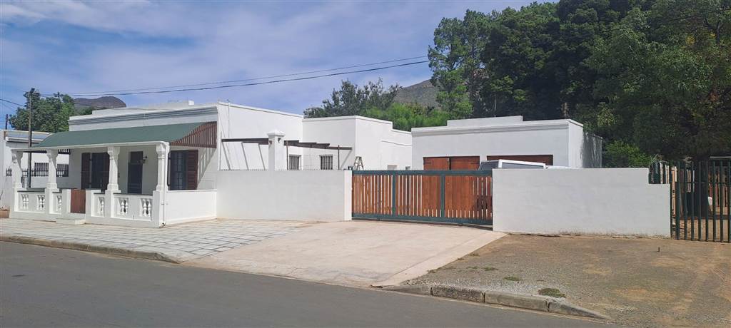 3 Bed House in Graaff Reinet photo number 5