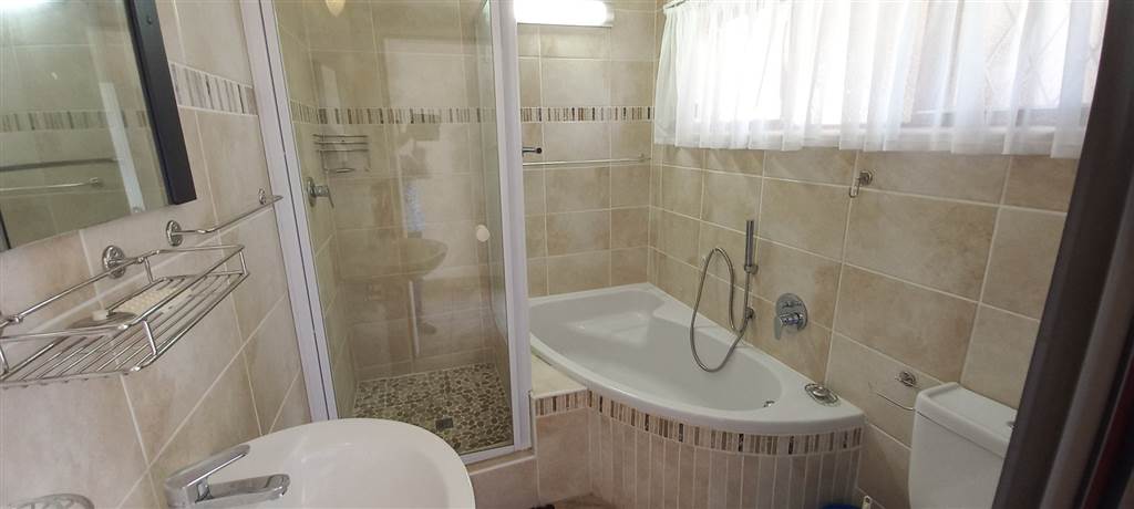 2 Bed Apartment in Shelly Beach photo number 15