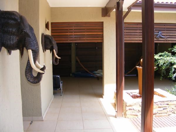 5 Bed House in Leisure Bay photo number 3