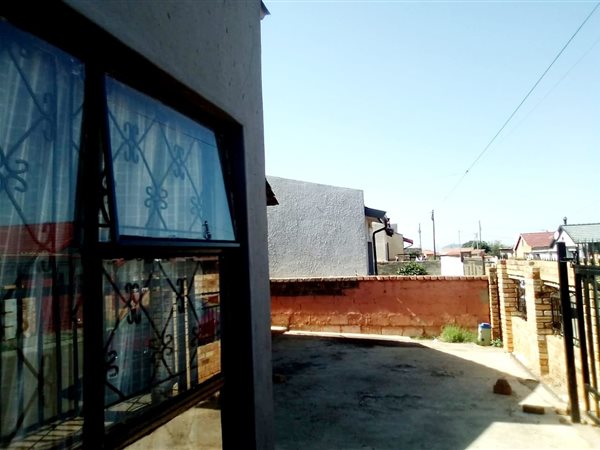 5 Bed House in Mohlakeng
